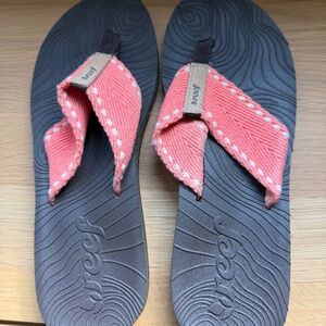 Reef Flip Flops - Coral Fabric - size 8